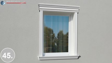 Ansprechender Fensterstuck mit Außenstuck Profilen