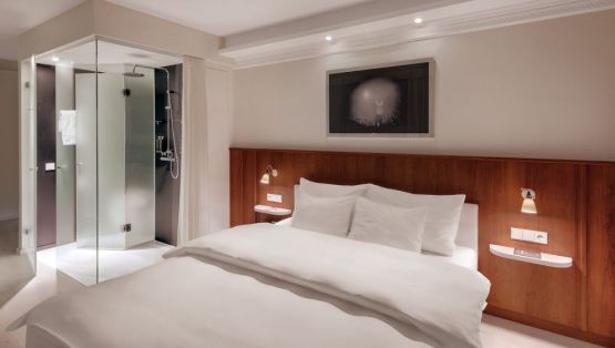 LED Deckenbeleuchtung mit Styroporleisten im Schlafzimmer