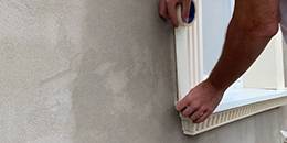 Zierleiste mit Kreppband abkleben