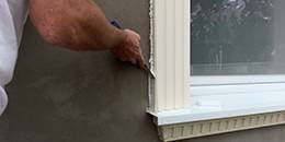 überschüssige Acryl Dichtmasse entfernen